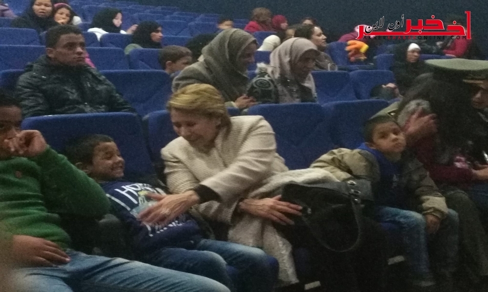 مع أبناء شهداء الثورة وجرحاها: وزيرة المرأة في السينما (صور)