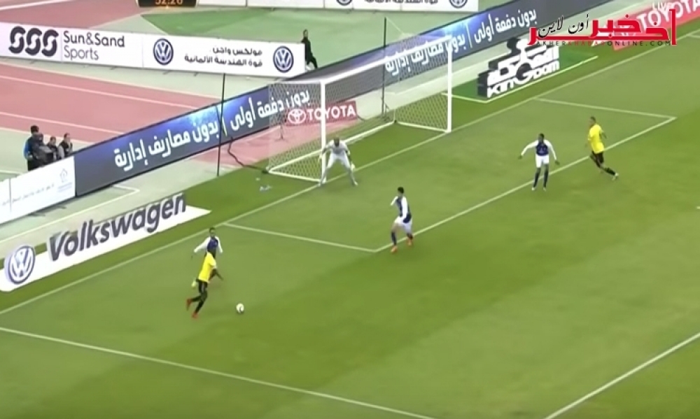 فيديو/ في قمة البطولة السعودية، أحمد العكايشي يهدر أغرب فرصة في مسيرته ويثير دهشة الجماهير والمدرب