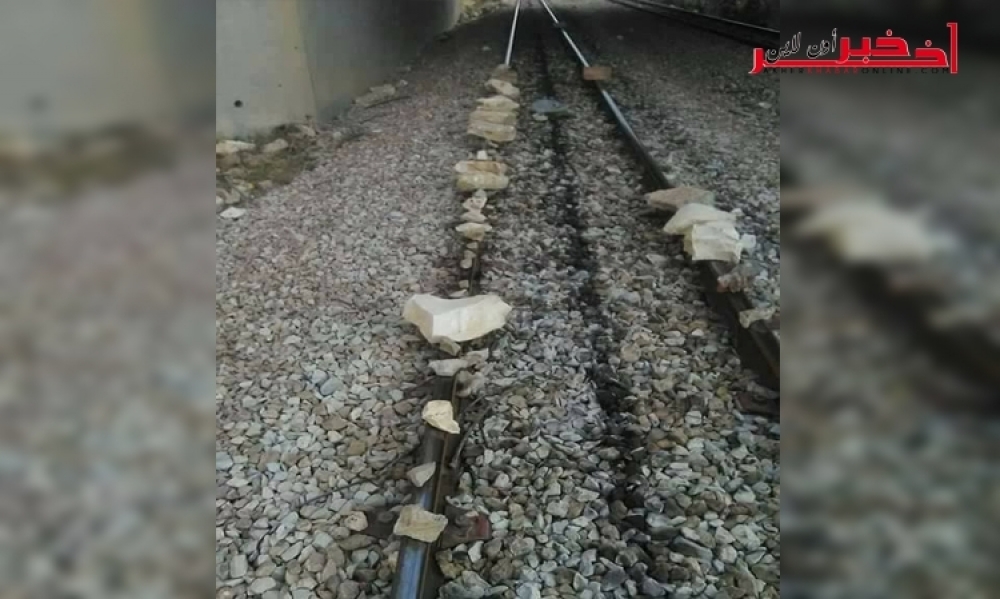 منها وضع أحجارٍ على قضبان السكة، شركة السكك الحديديّة ترفع شكاوى للسلط الأمنيّة بسبب تكرار الإعتداءات