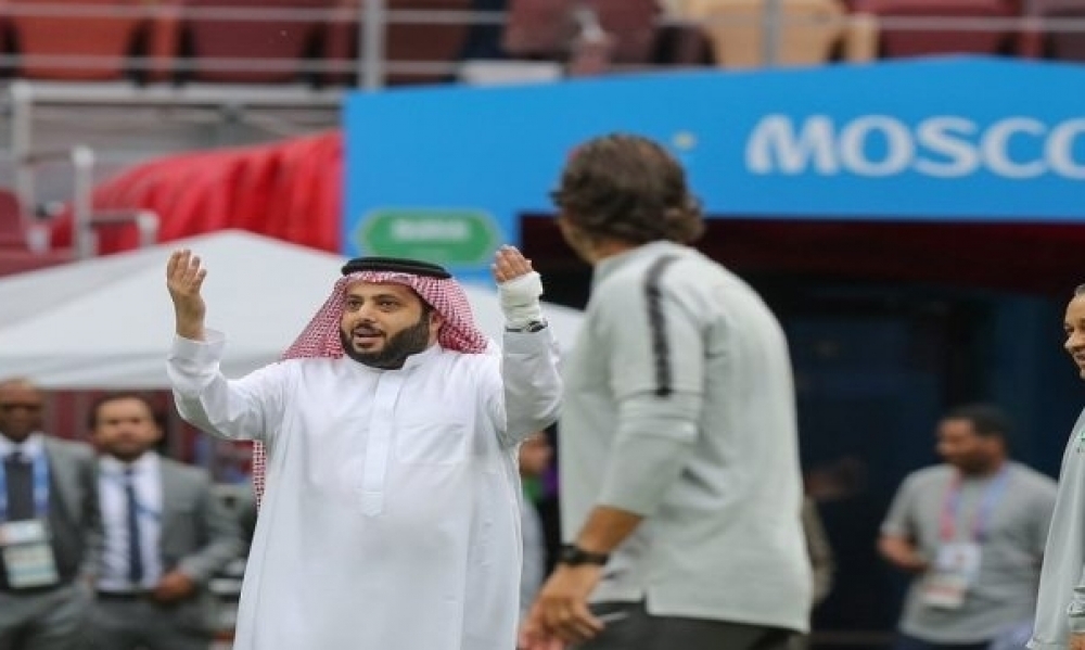 تركي ال الشيخ يوجه هجومًا لاذعًا للاعبي المنتخب السعودي: سودتم وجهي بقدراتكم المحدودة