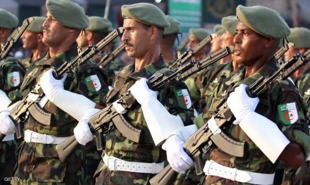 منع سفر قيادات عسكرية وأمنية بارزة في الجزائر