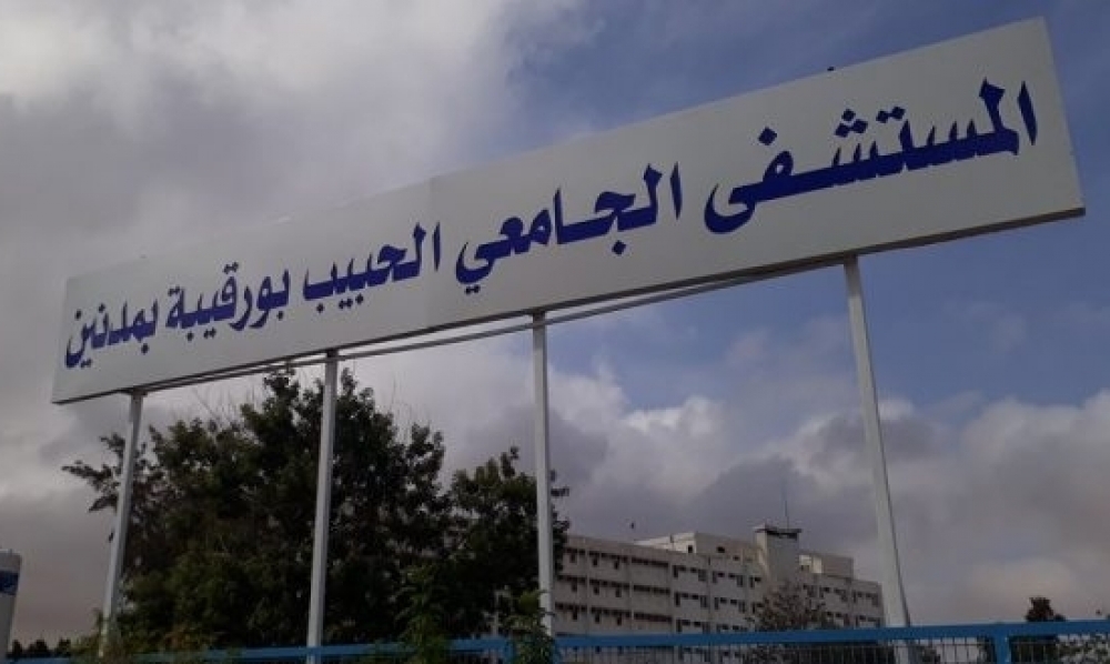 مدنين: اثر تعرض زميلهم للاعتداء الإطارات الطبية مستشفى الحبيب بورقيبة  يحتجّون على الحادثة 
