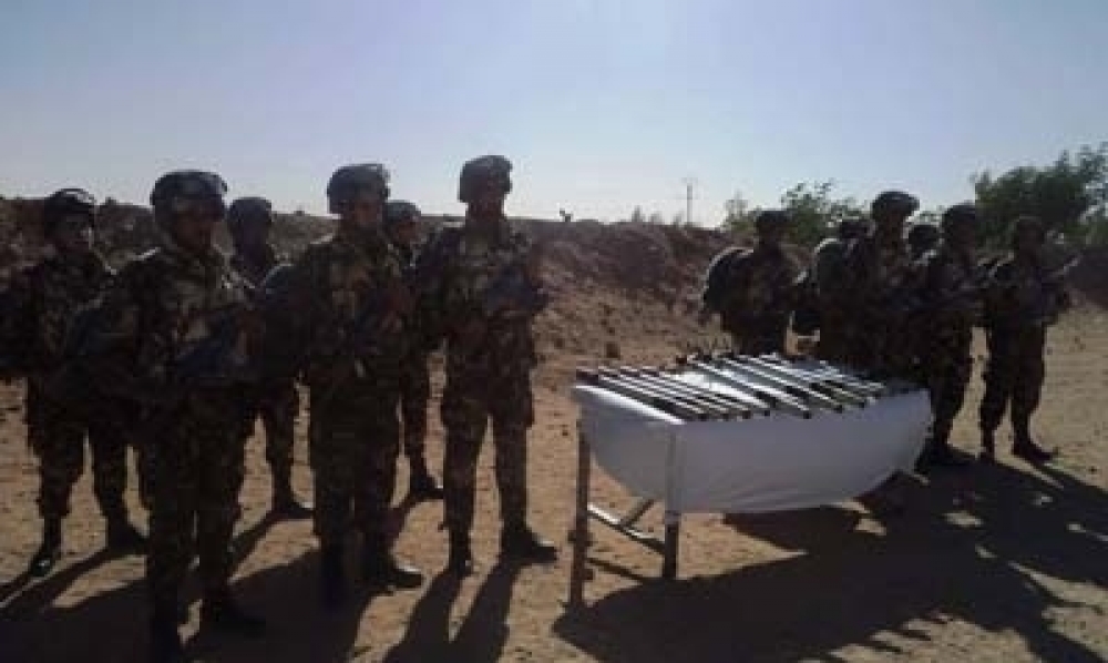 صور / الجزائر : كشف مخبأ للذخيرة يحتوي 11 صاروخ جو- أرض مضادّ للدبابات