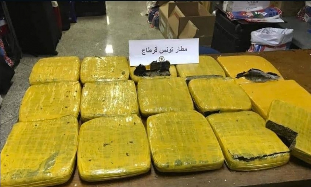  مطار تونس قرطاج / إحباط عملية تهريبٍ لـ15 صفيحة من مخدر "الماريخوانا "مخفيّة داخل أكياسٍ من العجين الغذائي