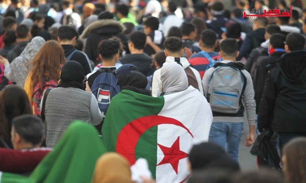 الجزائر / آلاف يتظاهرون في العاصمة للمطالبة برحيل بوتفليقة