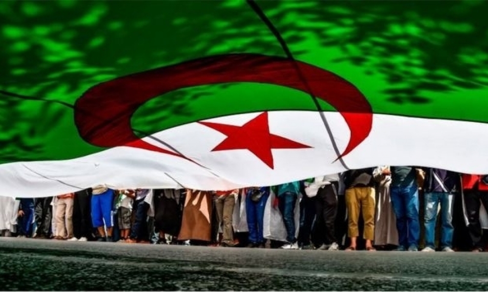 صحيفة "فاينانشيل تايمز" البريطانيّة : المظاهرات في الجزائر لم تسمح لأيّ جهةٍ بإختطافها وخصوصًا "الإسلاميّين"
