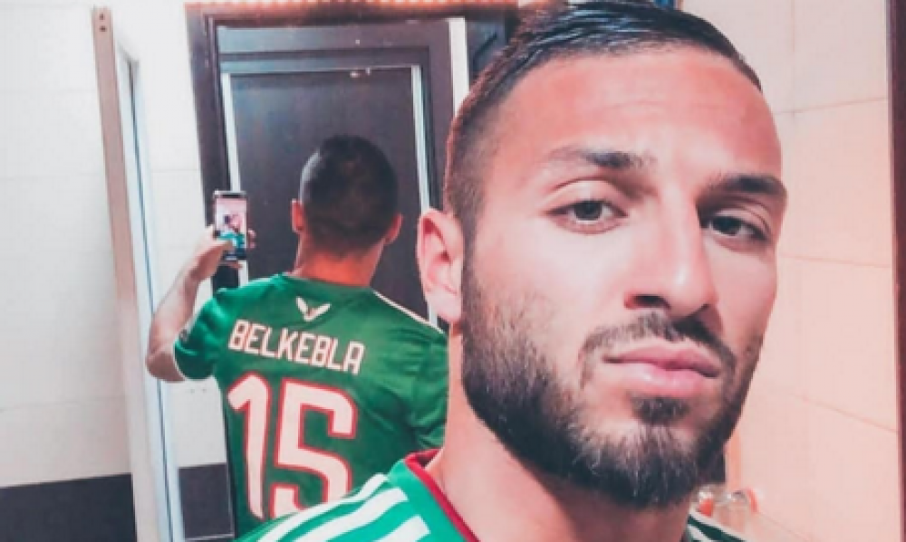إستبعاد لاعب المنتخب الجزائري هاريس بلقبلة من كأس إفريقيا بسبب فيديو غير أخلاقي