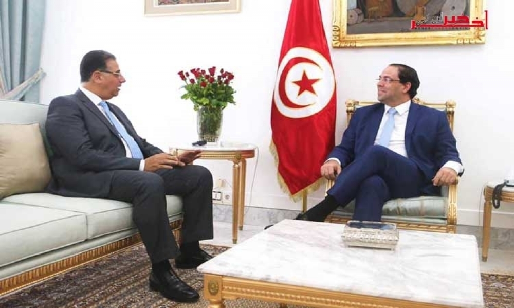 يوسف الشاهد يلتقي سفير مصر بتونس وتوفير أفضل الظروف لتحوّل الجماهير التونسيّة إلى مصر