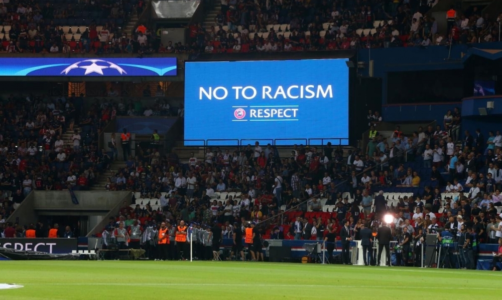 قانون جديد للفيفا: "إذا توقفت أي مباراة من قبل الحكم بسبب تصرفات عنصرية سيتم إعلان المتسبب في الأحداث منهزما"