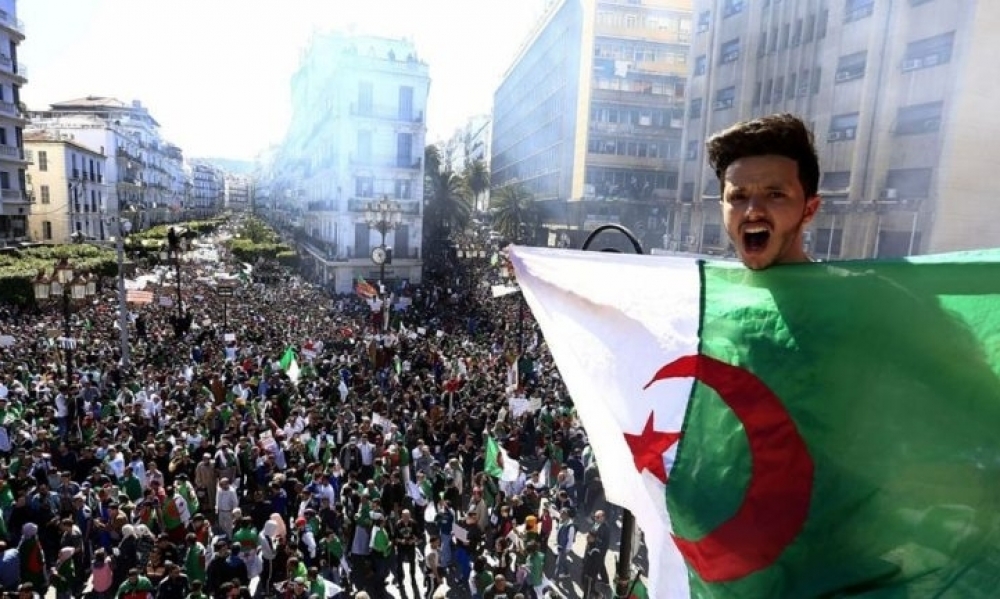  حراكيو الجزائر يرفضون إشراك أحزاب بوتفليقة في جلسات الحوار