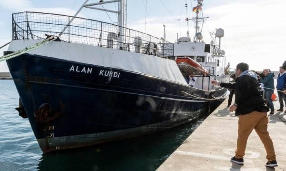 مالطا تسمح لخمسة مهاجرين غير نظاميين تونسيين بالنزول من سفينة الانقاذ " آلان كردي" 