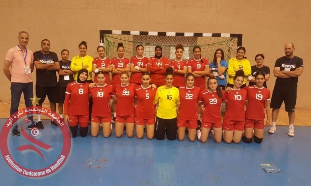 وسطيات المنتخب التونسي لكرة اليد يحقّقن إنجازا تاريخيا ويتوّجن ببطولة إفريقيا لأول مرة في تاريخ كرة اليد التونسية 