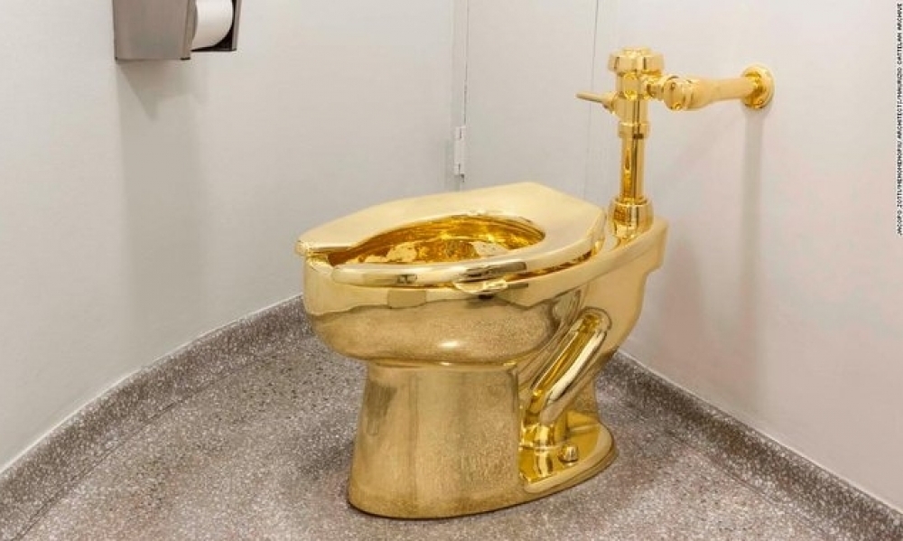 قيمته مليون جنيه إسترليني... سرقة "المرحاض الذهبي" من قصر "بلينهايم" في المملكة المتحدة