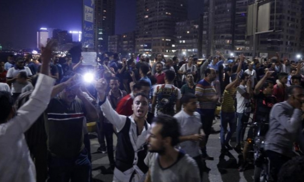 في مظاهراتٍ ليليّة، المصريّون يطالبون برحيل السيسي 
