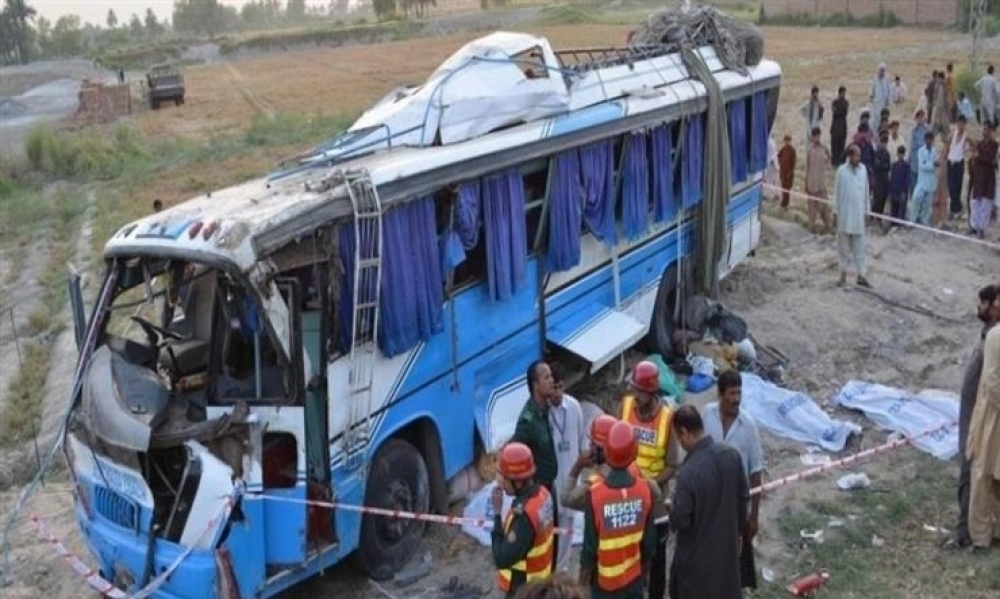  مقتل 26 شخصًا خلال حادث تحطّم حافلة في شمالي باكستان 