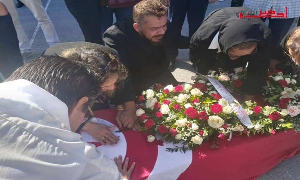 صور / وصول جثمان المخرج التونسي الراحل شوقي الماجري إلى تونس