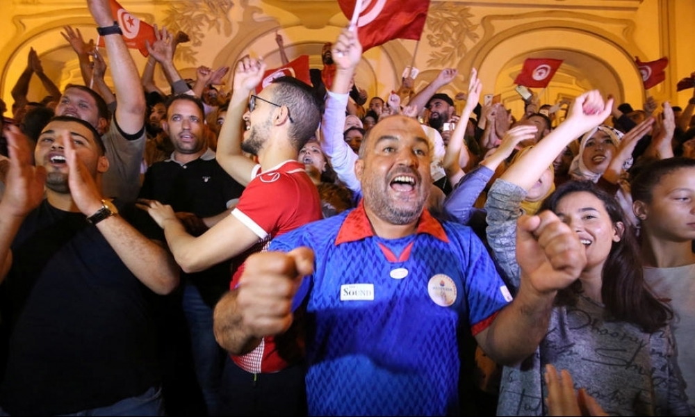 صحف فرنسيّة وعربيّة / بين "ثوريّة" سعيّد و"مظلوميّة" القروي، التونسيّون صوّتوا عاطفيًّا لإختيار رئيسٍ جديد