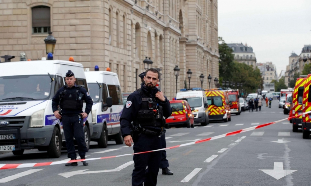 فرنسا /  القبض على 5 أشخاصٍ على خلفيّة الهجوم في مقرّ شرطة باريس