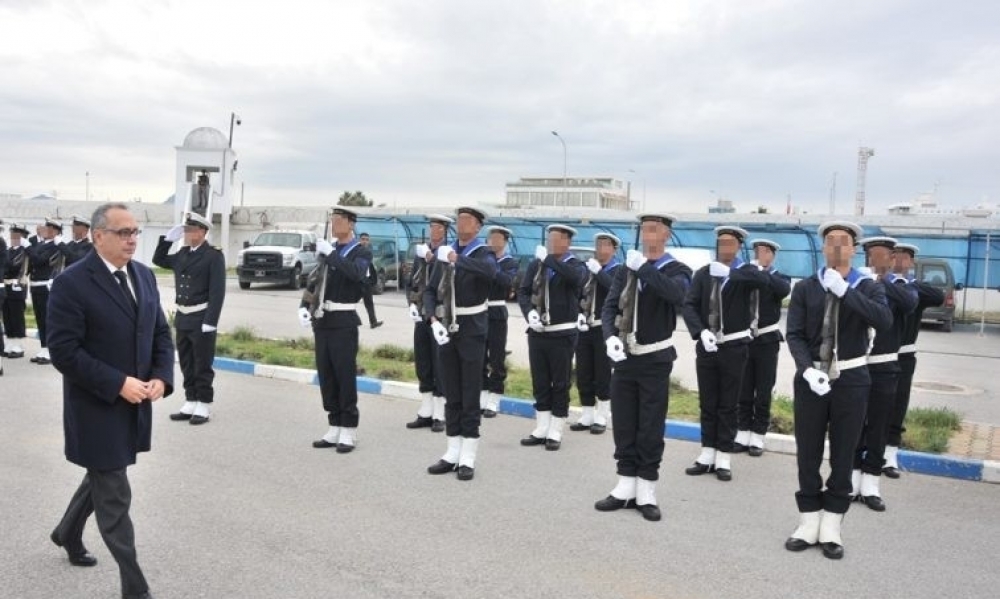 وزير الدفاع الوطني يزور القاعدة البحرية بحلق الوادي