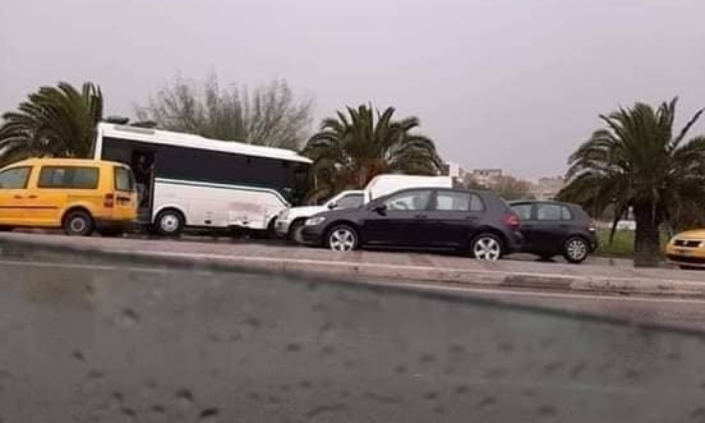 متابعة/ إصابة 3 إطارات نقابيّة في حادث انزلاق حافلة بحي الرمانة بالعاصمة 
