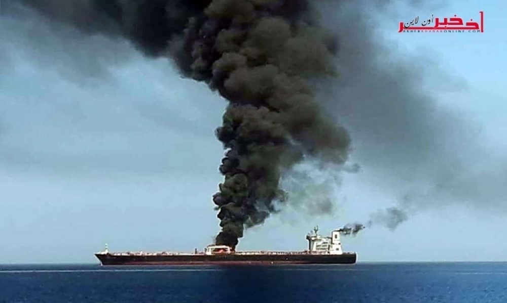 وكالة رويترز: حريق في سفينة قبالة ساحل دبي