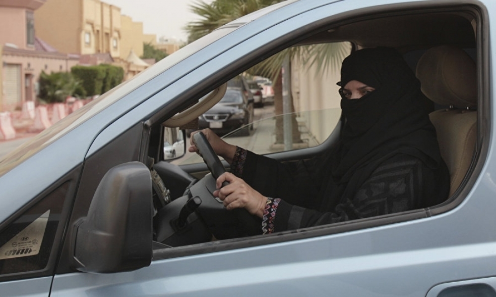 سعودية تدهس رضيعتها وزوجها أثناء تعلمها قيادة السيارة