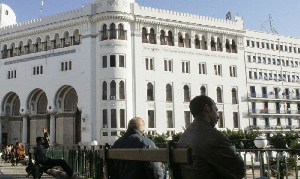الجزائر تطبق الحجر المنزلي في العاصمة لمدة 12 ساعة يوميا لمواجهة كورونا