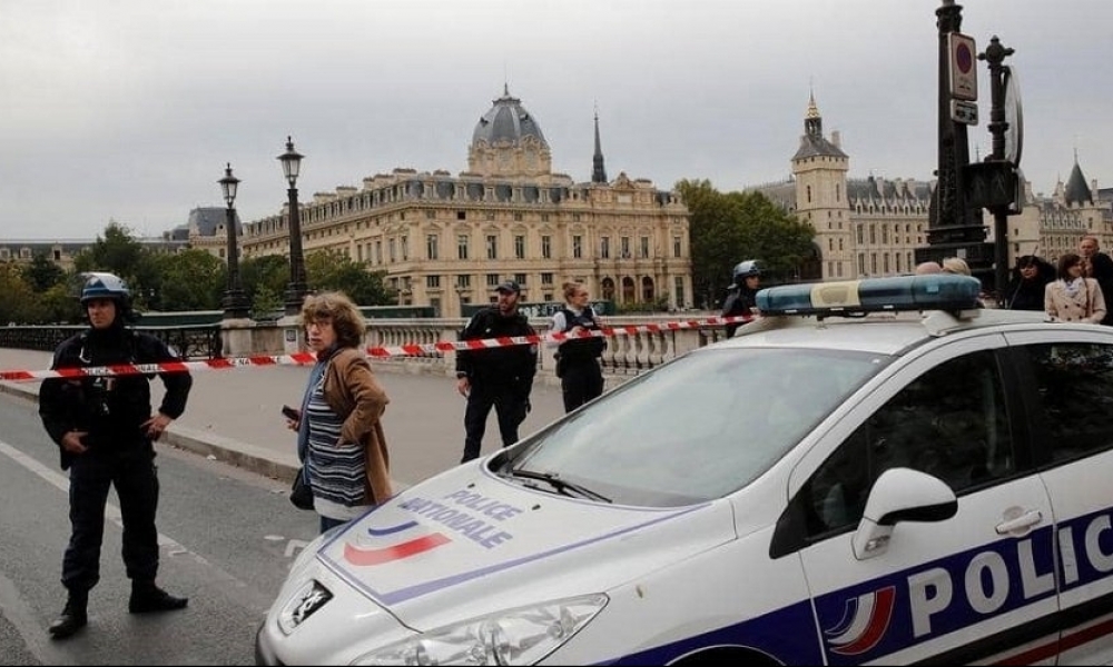 متابعة - فرنسا / إيقاف منفذ الهجوم بسكين الذي تسبّب في وفاة شخصَيْن وإصابة 7 آخرين