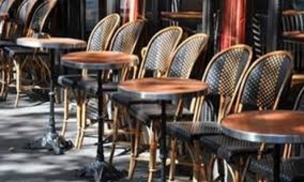 صفاقس: تعديل قرار منع الكراسي والطاولات بالمقاهي والمطاعم