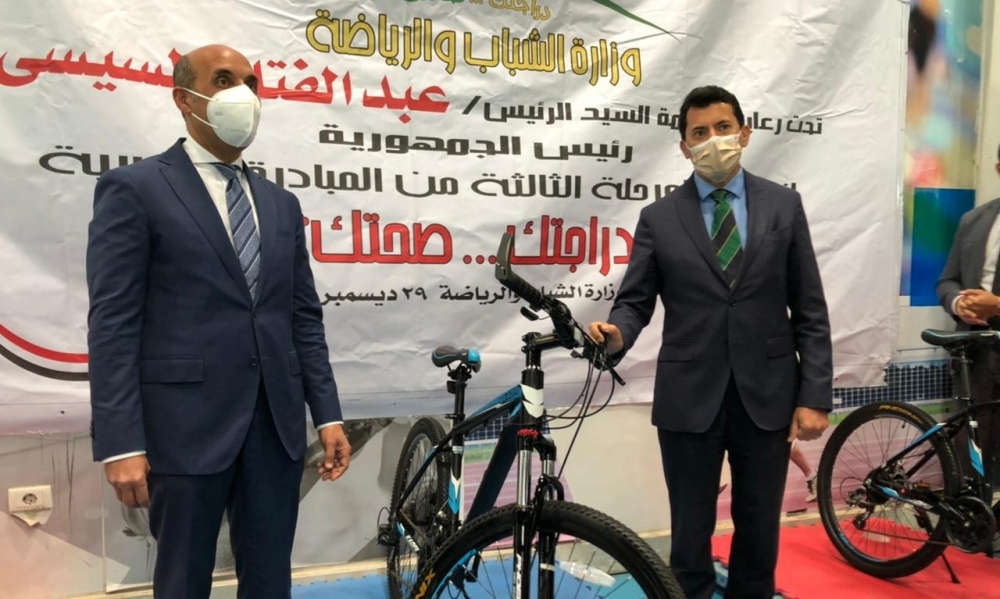 وزير الشباب والرياضة يسلّم دراجات المرحلة الثالثة من مبادرة "دراجتك... صحتك "