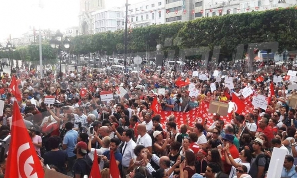 اليوم / مسيرة بشارع الحبيب بورقيبة دعمًا للإحتجاجات الإجتماعيّة