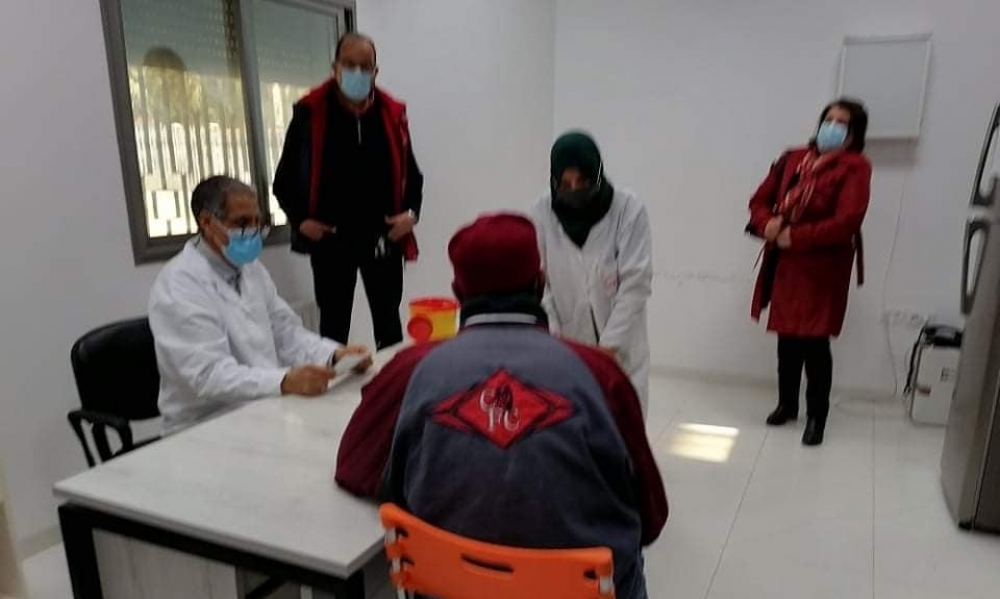    تنظيم عملية بيضاء في التلقيح ضد فيروس " كورونا" بمركز رعاية كبار السن بمنزل بورقيبة..