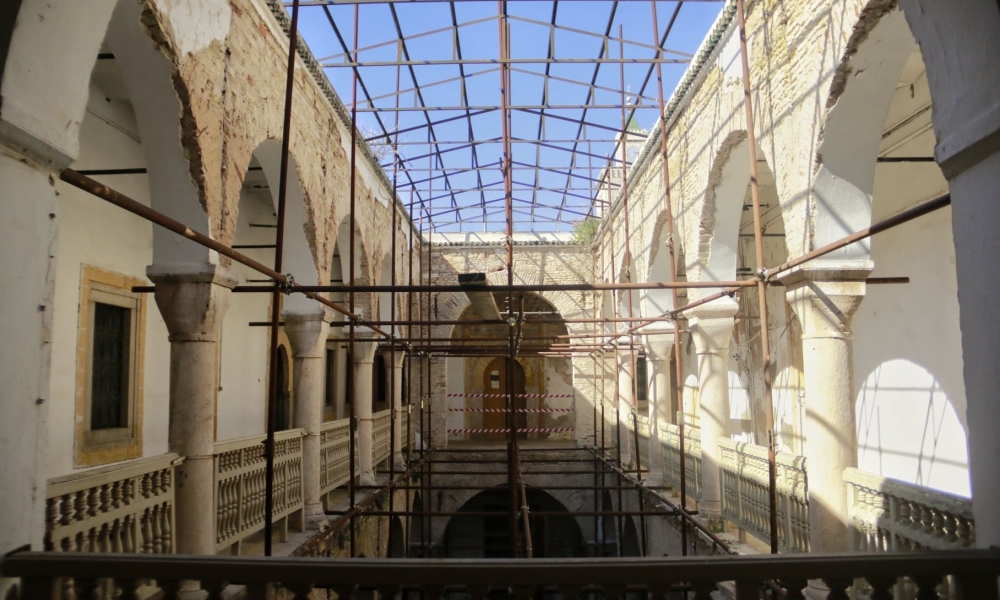 متابعة تقدّم مشروع ترميم مكتبة العطّارين القديمة بالمدينة العتيقة وإعادة توظيفها
