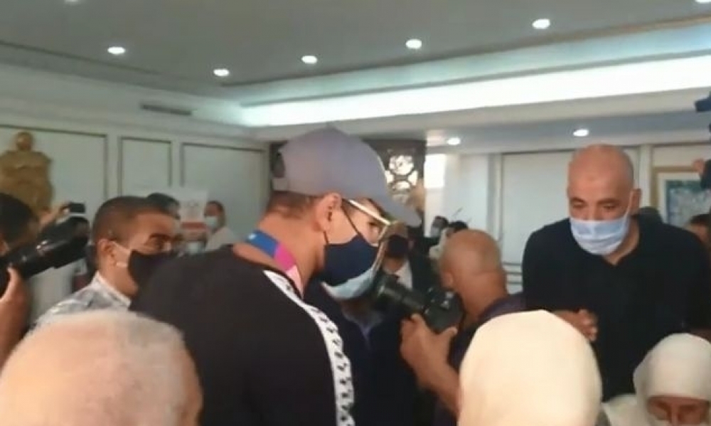 فيديو / إستقبال حارّ للبطل الأولمبي السبّاح أيوب الحفناوي بمطار تونس قرطاج