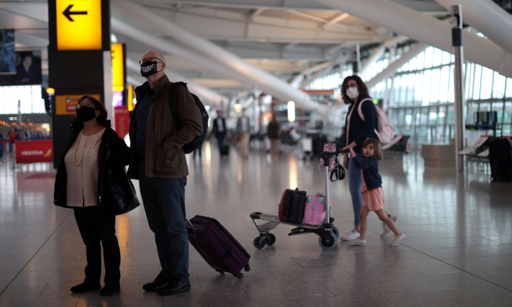 بريطانيا تعلن تخفيف قيود السفر المفروضة بسبب "كورونا"