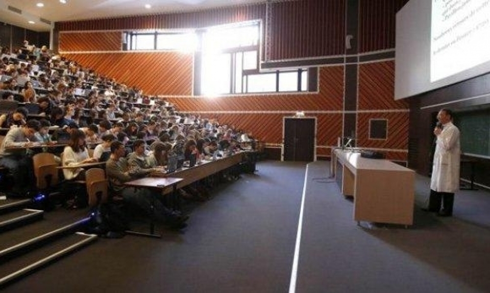 وزارة التعليم العالي تفتح مناظرة لانتداب 1100 أستاذ مساعد للتعليم العالي بداية من الاثنين 21 فيفري 2022