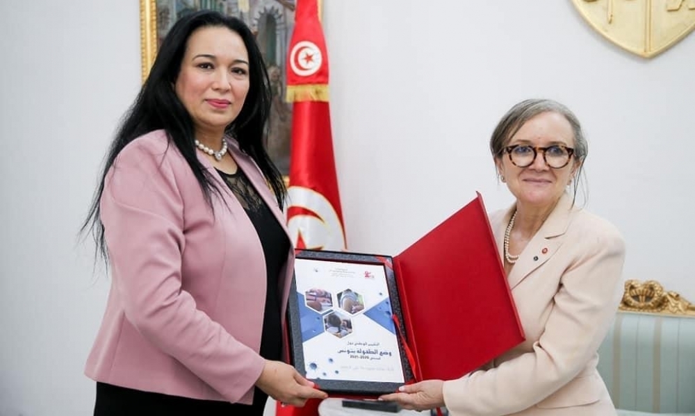 رئيسة الحكومة تتلقى التّقرير الوطني حول وضع الطّفولة في تونس لسنتي 2020 و2021 