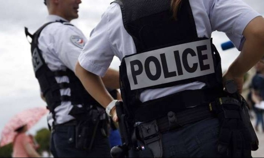 الشرطة الفرنسية تقتل مسلحا في مطار شارل ديغول
