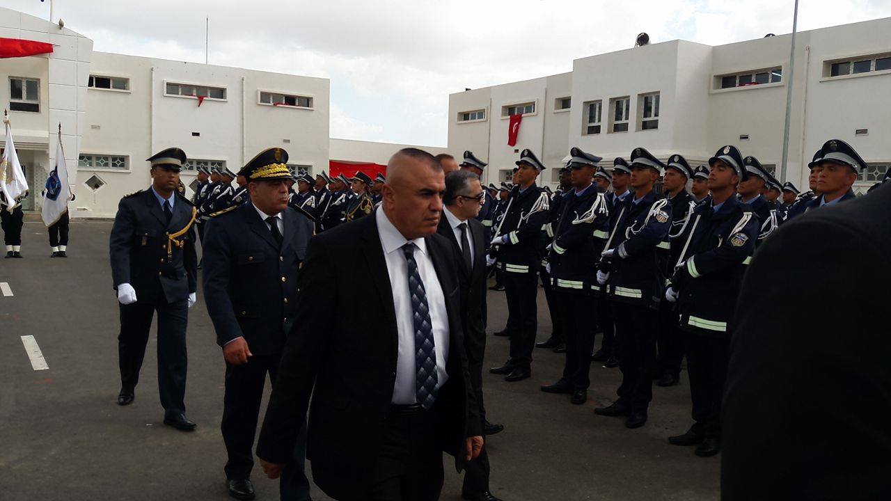 بالصور القيروان: وزير الداخلية يشرف على تخرج 1100 حافظ أمن بالمدرسة الوطنية سيدي سعد