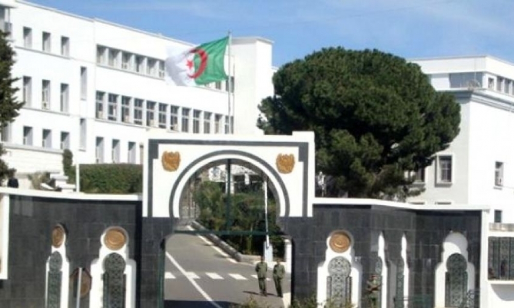 وزارة الدفاع الجزائرية : القبض على ثلاثة ارهابيين وحجز اسلحة