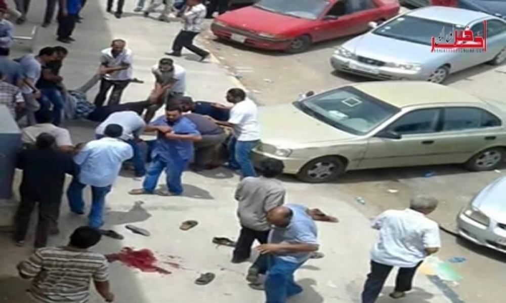 صور/ اطلاق  النار على متجمهرين أمام بنك ليبي يسفر عن وفاة 4 أشخاص
