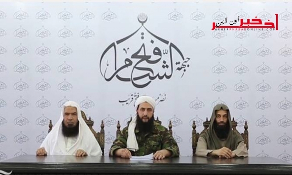 الكشف عن هوية زعيم «جبهة فتح الشام»  و الشخصان اللذان ظهرا معه في الصورة