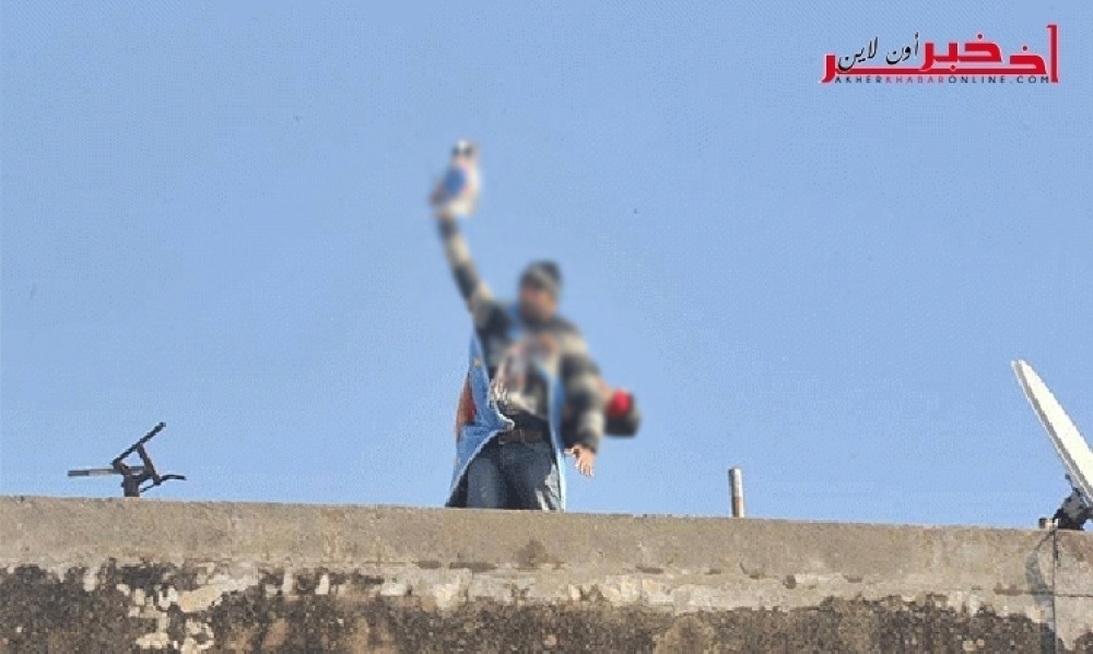 Kairouan: Un jeune menace de se suicider du haut d’un bâtiment