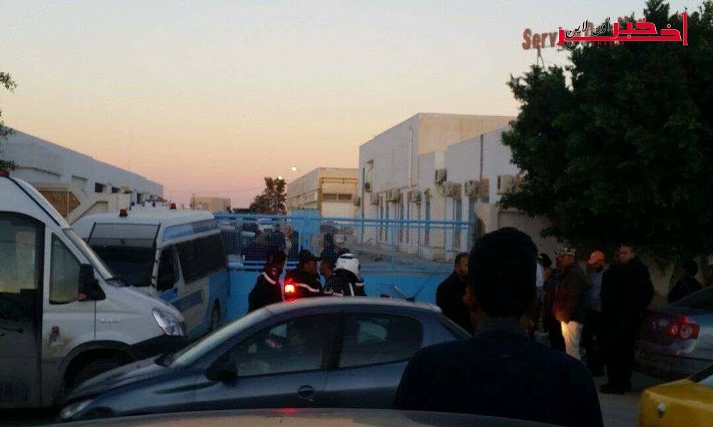 متابعة بالصور / تحويل جثة معتمد مطماطة إلى المستشفى الجهوي بقابس وسط تعزيزات أمنية و هذه الجهة التي عثرت على الجثة