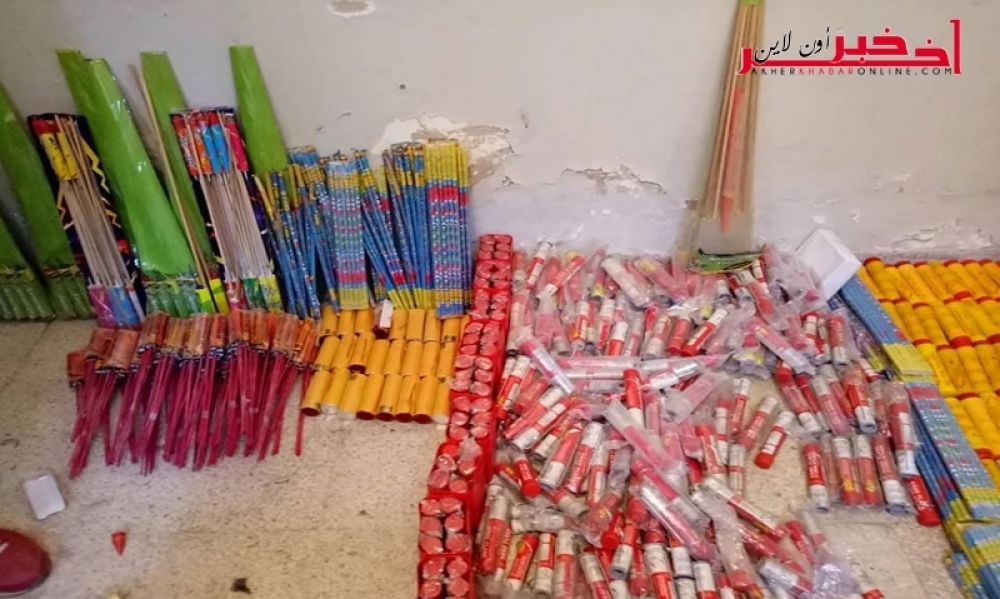 بالفيديو / تُهرّب في علب شاي .. حجز أخطر أنواع الفوشيك بمستودع في بومنديل