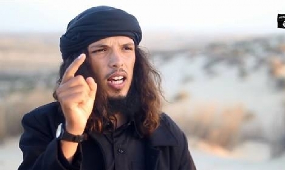 في اصدار مرئي جديد داعش بولاية سيناء يهدد حماس و كتائب القسام و يعدم احد عناصرها 