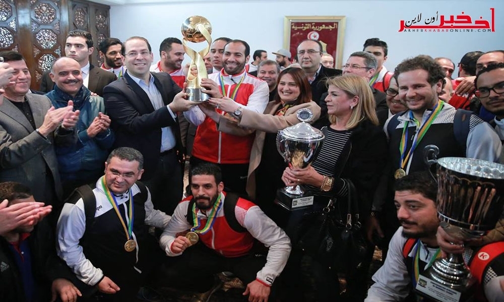 متابعة/ بالصور: رئيس الحكومة ووزيرة شؤون الشباب والرياضة في استقبال أبطال إفريقيا لكرة اليد