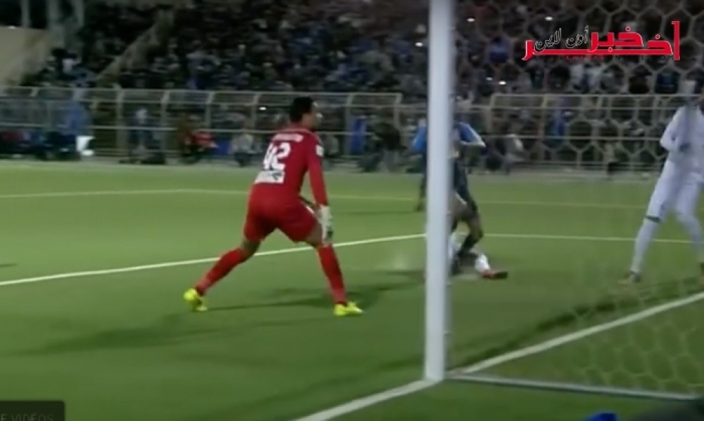 بداية غير موفقة للحارس أيمن المثلوثي في البطولة السعودية (فيديو)