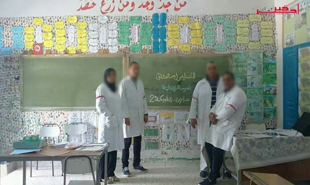 المعلمون الأول خريجو المعاهد العليا لتكوين المعلمين يدخلون في تحركات إحتجاجيّة  ويعلقون الشارة الحمراء 