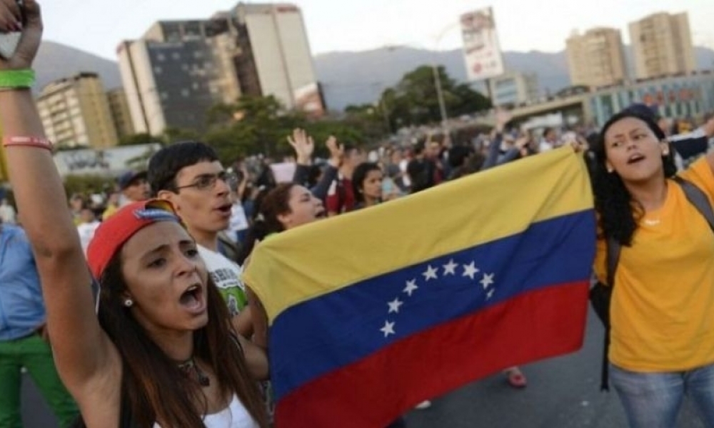 توقعات بوصول التضخم إلى مليون في المائة و اتهامات رسمية للولايات المتحدة  بمحاولة إبادة الشعب الفنزويلي